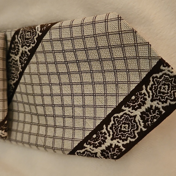 Vintage SEARS 1960s Maroon Floral Plaid Clip-on Tie - Picture 4 of 8